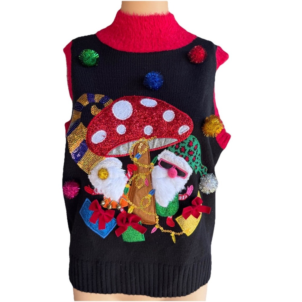 '33 DEGREES' SUPER CUTE GNOME & MUSHROOM CHRISTMAS SWEATER VEST SZ MED!